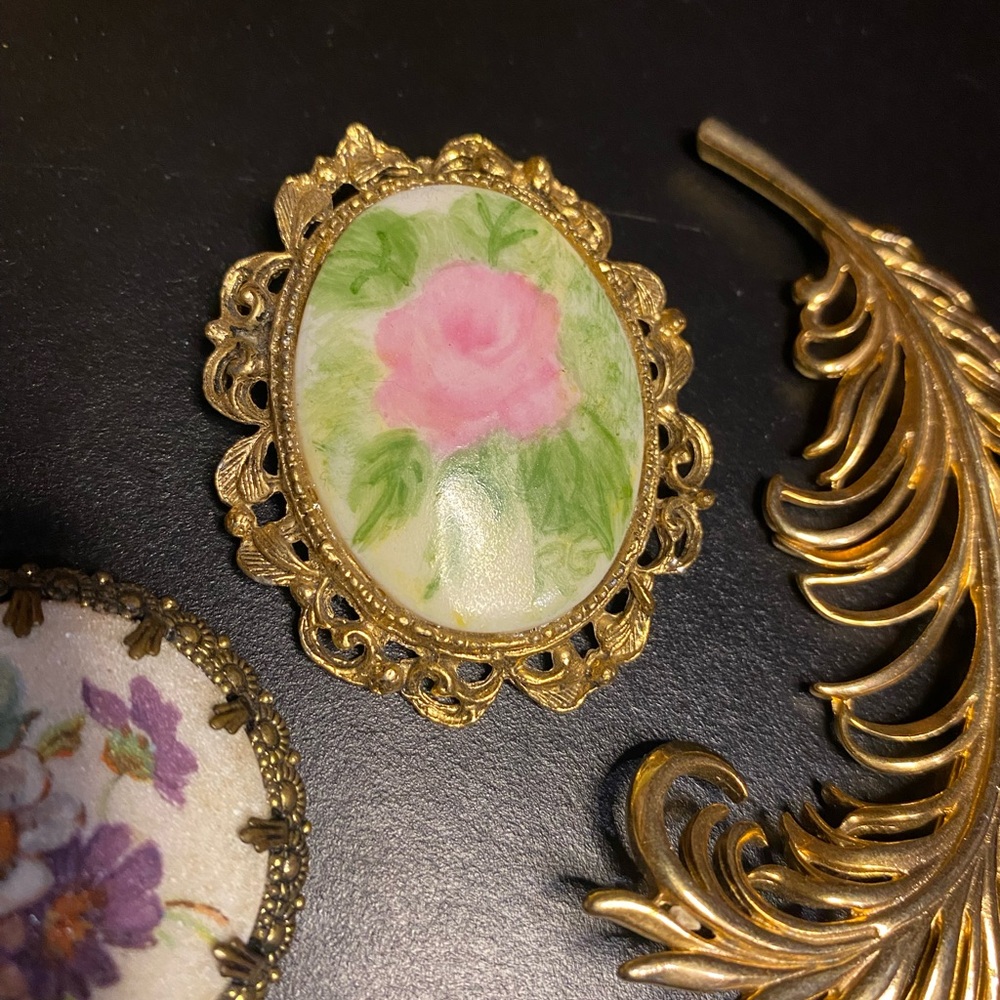 Vintage Gold Floral Brooch Set - Picture 5 of 8